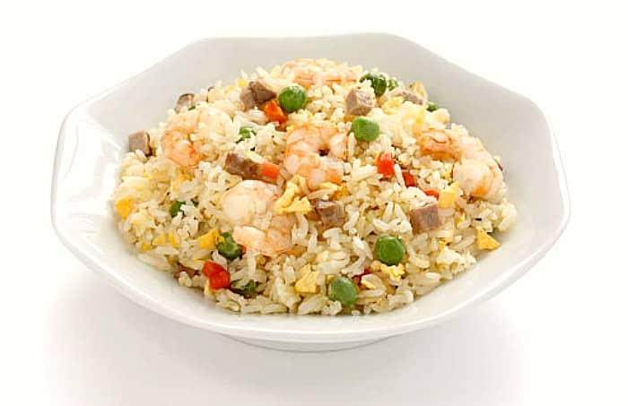 Arroz frito al estilo casero fácil de preparar