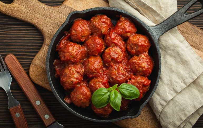 Albóndigas de Pollo con Salsa de Tomate