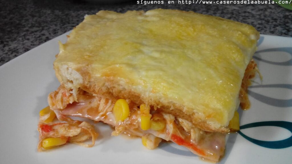 Sandwich de pollo con queso gratinado