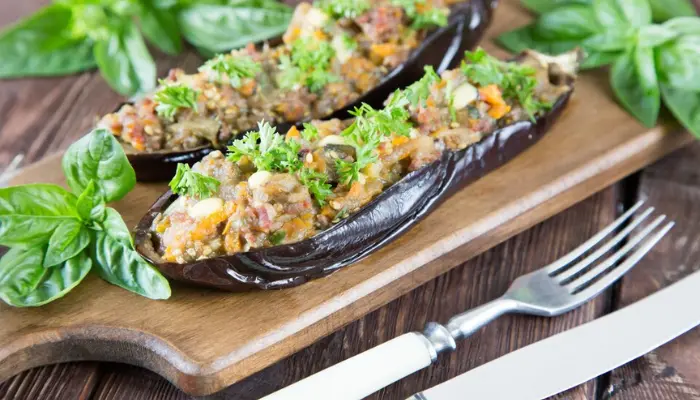 Acompañado de una ensalada de tomate, es una opción perfecta para una comida ligera y nutritiva. ¡Prueba esta combinación irresistible!
