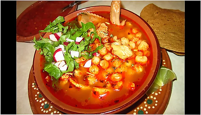Receta pozole rojo de puerco y pollo