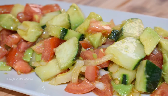 Receta de ensalada de aguacate y tomate