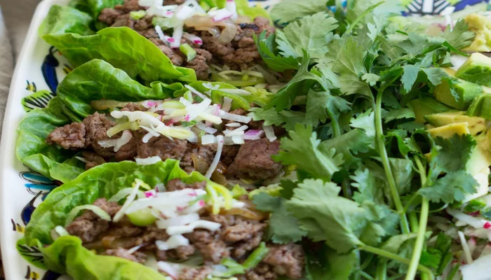 Receta de tacos de lechuga con carne magra y aguacate