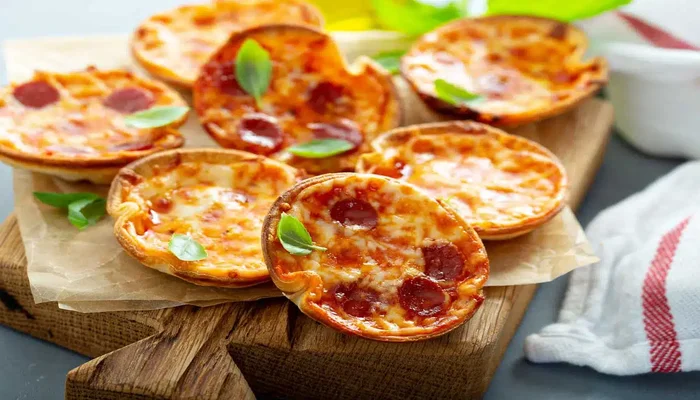 Receta de pizza de mini tortillas con ingredientes variados