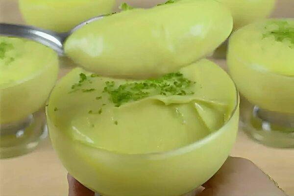 Postre de Aguacate Cremoso con Solo 3 Ingredientes